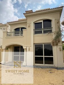 فيلا مستقلة للبيع في كمبوند الباتيو 4 بمدينة الشروق بموقع متميز وإطلالة على المسبح 21,000,000 ج.م