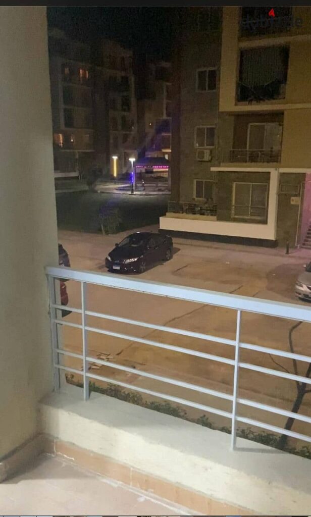 للبيع شقه موقع مميز - دار مصر القرنفل - امام سوق الرحاب الشرقي الدور الاول أسانسير     ١٤٠ م  تشطيب سوبر لوكس 0