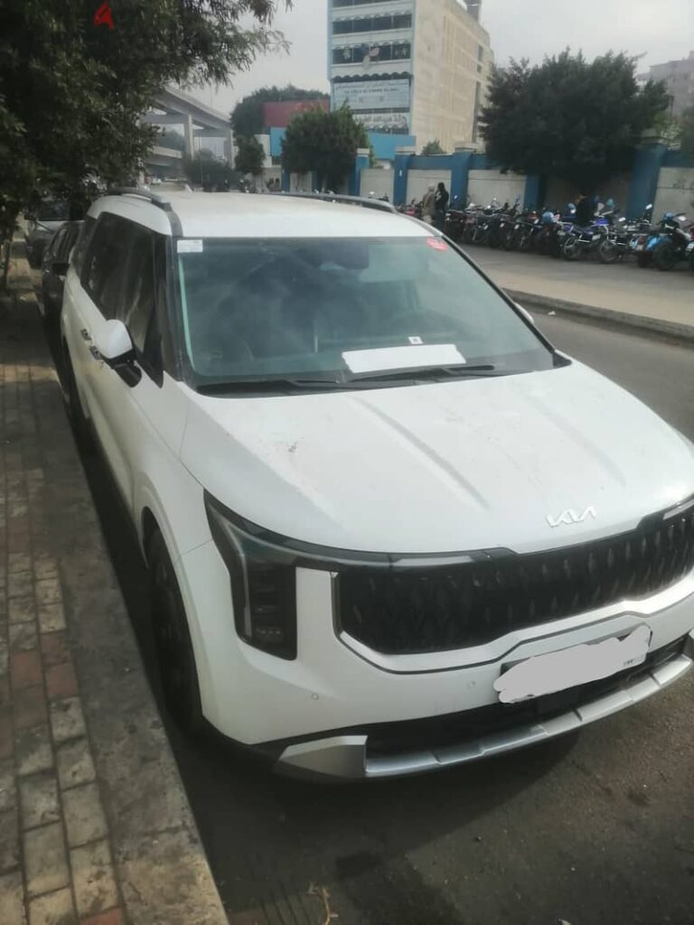 Kia Carnival VIP للإيجار 0
