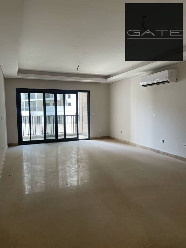 شقة للبيع بأقل سعر في كمبوند زد ويست - الشيخ زايد تشطيب كامل بكبائن المطبخ والتكييفات برايم لوكيشن 0