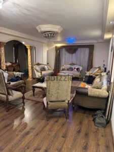 شقة ٢٠٠ م للبيع بجوار الحصري على المحور المركزي مباشرة 4,000,000 ج.م