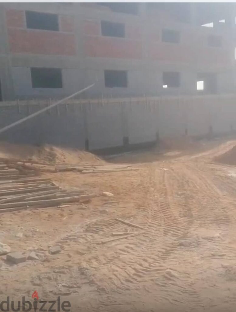 للبيع قطعة ارض مصنع مرخص مساحة 2000 م فى العاشر من رمضان بالتقسيط 0