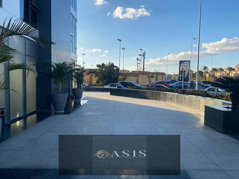 مكتب 200 م  إدارى بشارع الشباب بقلب الشيخ زايد    اجورا مول خلف سعودى   والبنك الاهلى 0