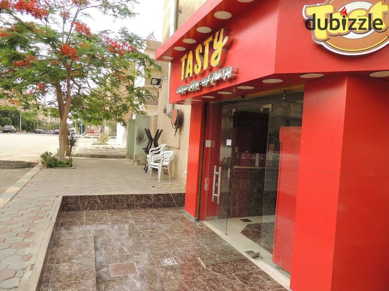 مطعم بالحى الاول محليه ٦   قائمة بنشاط مطعم   مساحة ٣٢ م 0