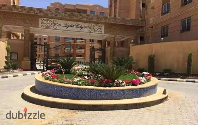 شقه للبيع في لايت سيتي التجمع الخامس 0