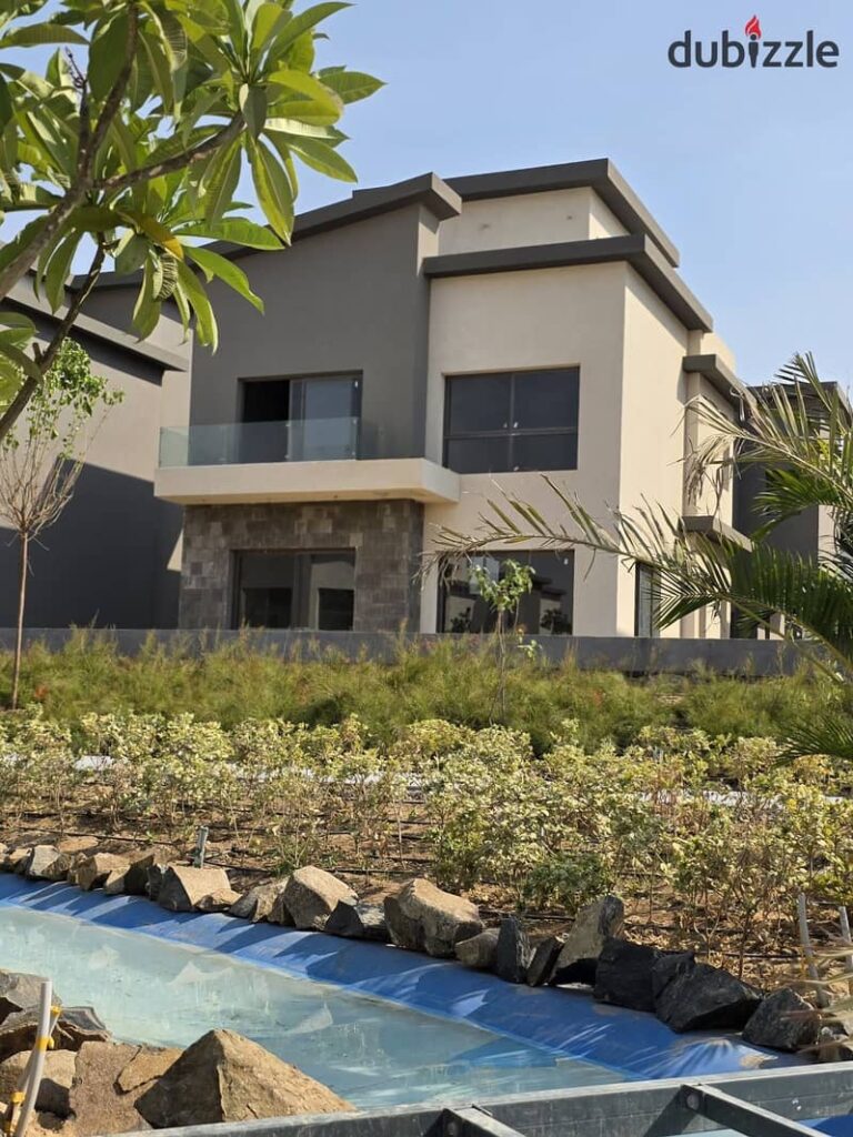 شقة للبيع في التجمع الخامس استلام فوري مباشرة على طريق السويس باقساط مريحة على 10 سنوات 0