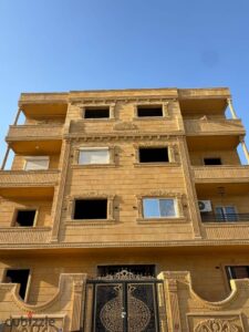 شقة للبيع في السياحية الأولى — لوكيشن مميّز أمام نادي النادي — فرصة مش بتتعوّض 3,800,000 ج.م