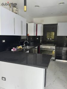 شقه للايجار نص مفروش فى كمبوند ايستاون 60,000 ج.م