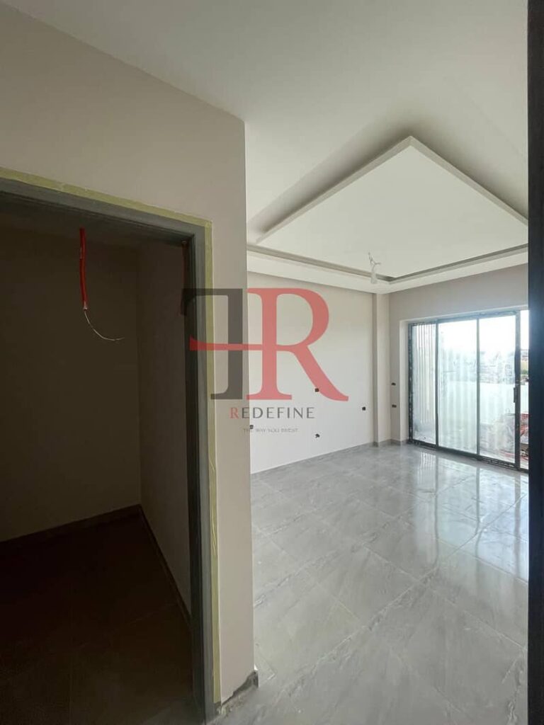 شقة نصف مفروشة بالمطبخ و التكييفات للإيجار في كمبوند ليك فيو - القاهرة الجديدة 0