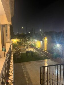 شقة مفروشة بالكامل ٣ غرف للإيجار بكمبوند- حياتي ريزيدنس – التجمع الخامس بالقاهرة الجديدة 35,000 ج.م