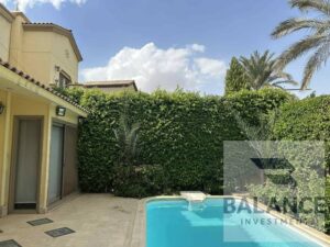 توين هاوس لقطة للبيع داخل كمبوند أبتاون كايرو – إعمار، مساحة مباني 279 متر وأرض 400 متر، أرضي وأول وروف، 3 غرف و3 حمامات، داخل واحد من أرقى وأعلى مواق 35,000,000 ج.م