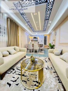 شقه بالفرش الاجهزه للبيع في شاطئ النخيل تشطيب التـــــــــــرا لوكس موقع سكني ممتاز شامل الخدمات 1,050,000 ج.م