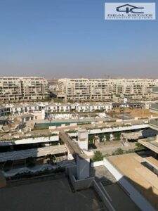 بنتهاوس سكاي لوفت للبيع في Mountain view Icity القاهرة الجديدة، 165م استلام فوري، فيوعلى النادي، بالقرب من بالم هيلز. 7,450,000 ج.م