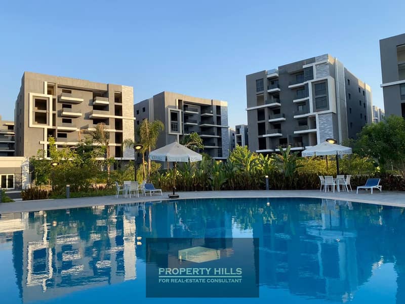 شقة متشطبه بالكامل استلام فورى باطلاله بانوراميه على الاهرامات فى قلب العاصمه السياحيه صن كابيتال Sun capital 0