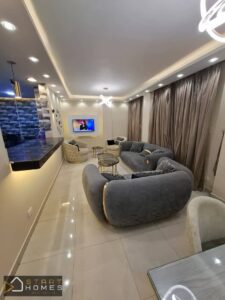 شقه للايجار المفروش في مدينة الرحاب -المرحله التانيه بقرب من السوق القديم – لوكيشن مميز -155متر -تشطيبات خاصة 50,000 ج.م