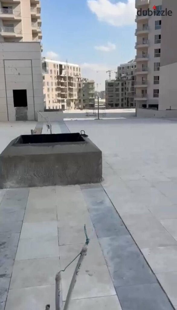 مكتب للبيع في 2o5 اركان بالم علي المحور مباشرة  مساحة  238 متر   الدور السابع   استلام 12 / 2027 بدون تشطيب 0