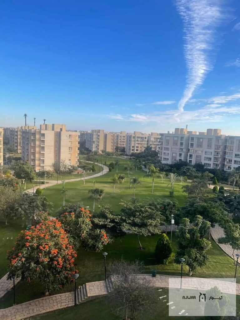 للبيع كاش شقة 200م 4 غرف مدينتي B11 على أكبر وايد جاردن وعلى Spine Mall مطلوب 9 مليون و 700 0