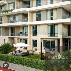 ريسيل شقة كمبوند هايد بارك جولدن سكوير عقد قديم موقع مميز و اطلاله مميزه بالقرب من الجامعة الامريكية 10,080,000 ج.م