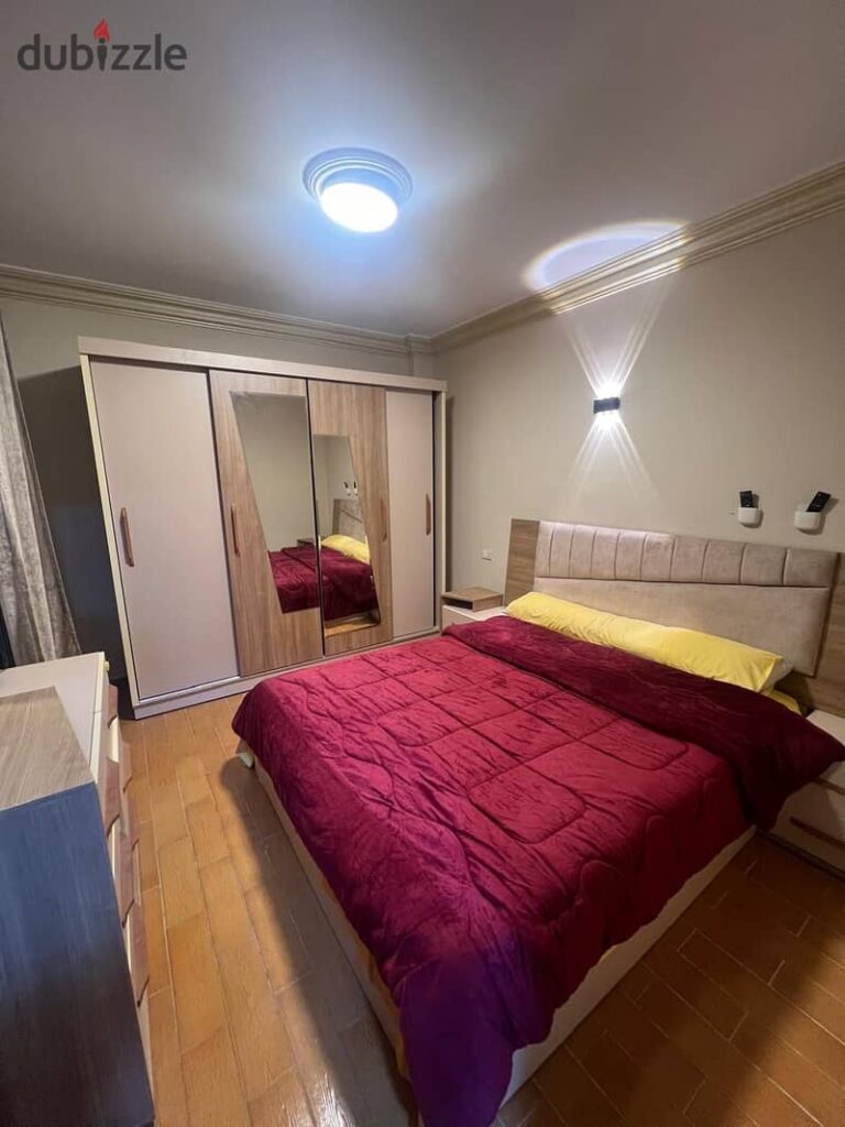 شقه للايجار مفروش في الرحاب جنب السوق القديم 0