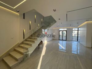 فيلا للايجار تاون هاوس اول سكن كمبوند اويست O west مطبخ و تكيفات و اجهزه المطبخ 4 غرف نوم 3 حمام 60,000 ج.م