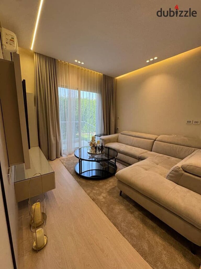 شقة للبيع ارضي بحديقه غرفتين تشطيب مميز بالتكييفات و المطبخ و الدريسنج كمبوند ادرس الشيخ زايد 0