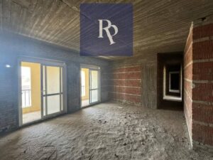 أقل من سعر السوق لامتلاك شقة بحري / غربي في بإطلالة مفتوحة مباشرة على الفيلات وباتجاه – أعلى درجات الخصوصية والهدوء. 5,200,000 ج.م