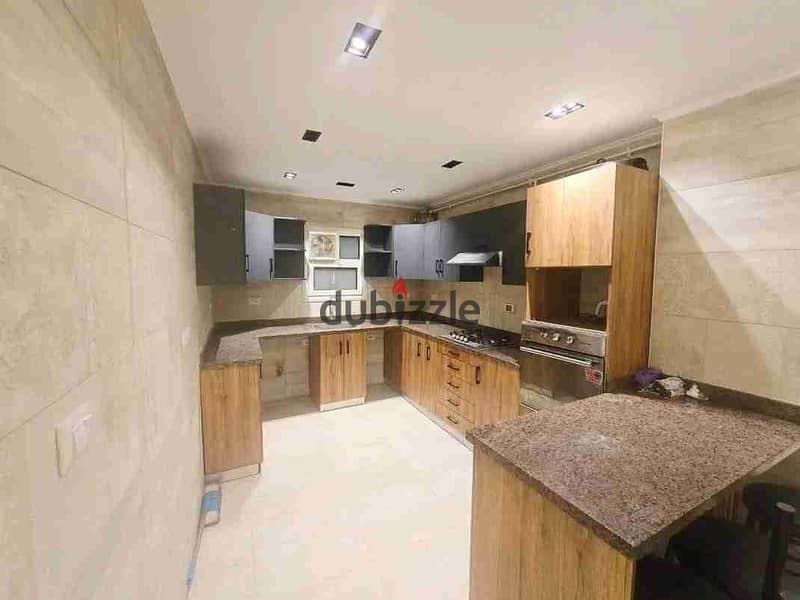 شقه للايجار دور تالت بالمطبخ و التكييفات و بوتاجاز وسخان ع أكبر لاندسكيب غير مجروحه 0