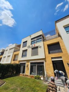 تاون هاوس سيتي فيلا للإيجار في ويست تاون سوديك – ستائر وتكييفات / مطبخ 85,000 ج.م