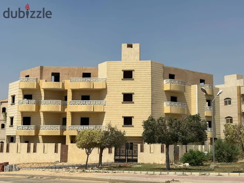 للبيع شقه 240م في مدينه الشروق استلام فورى 0