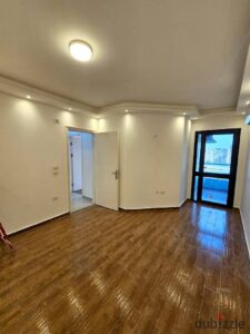 مكتب 120م للايجار للشركات في مبني ريحانة بلازا 35,000 ج.م