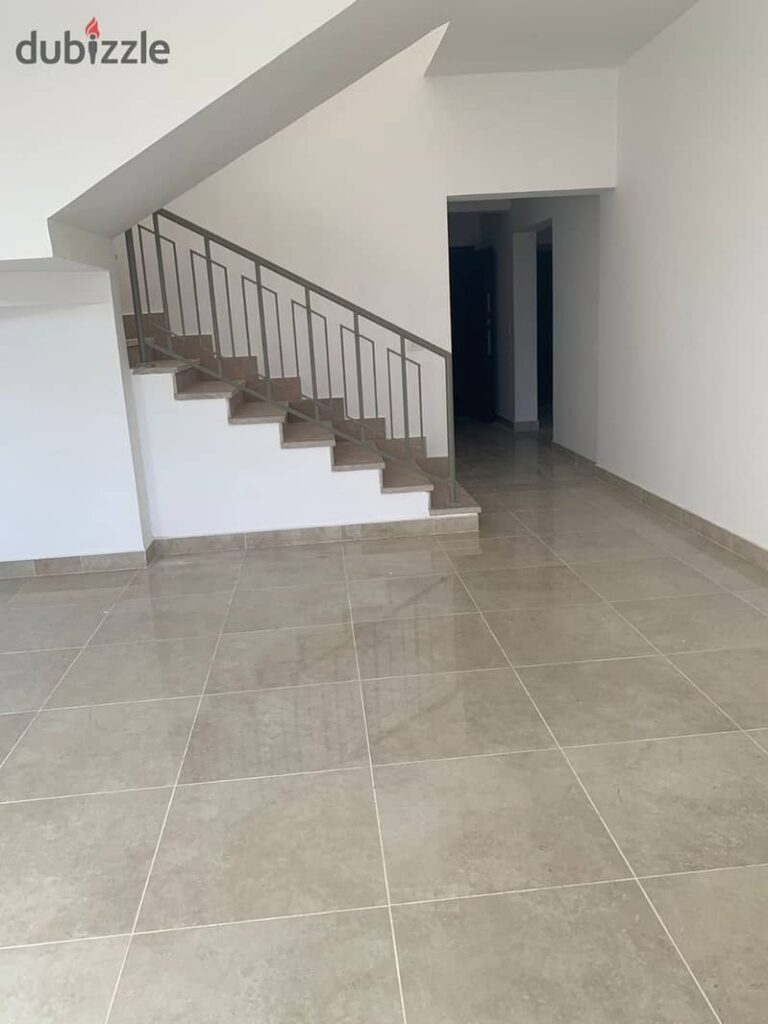 للايجارمن المالك  Al Marasem Fifth square بنتهاوس 207 متر تتكون من 3 غرف + غرفه معيشه نصف مفروش شامل المطبخ والتكييفات 0