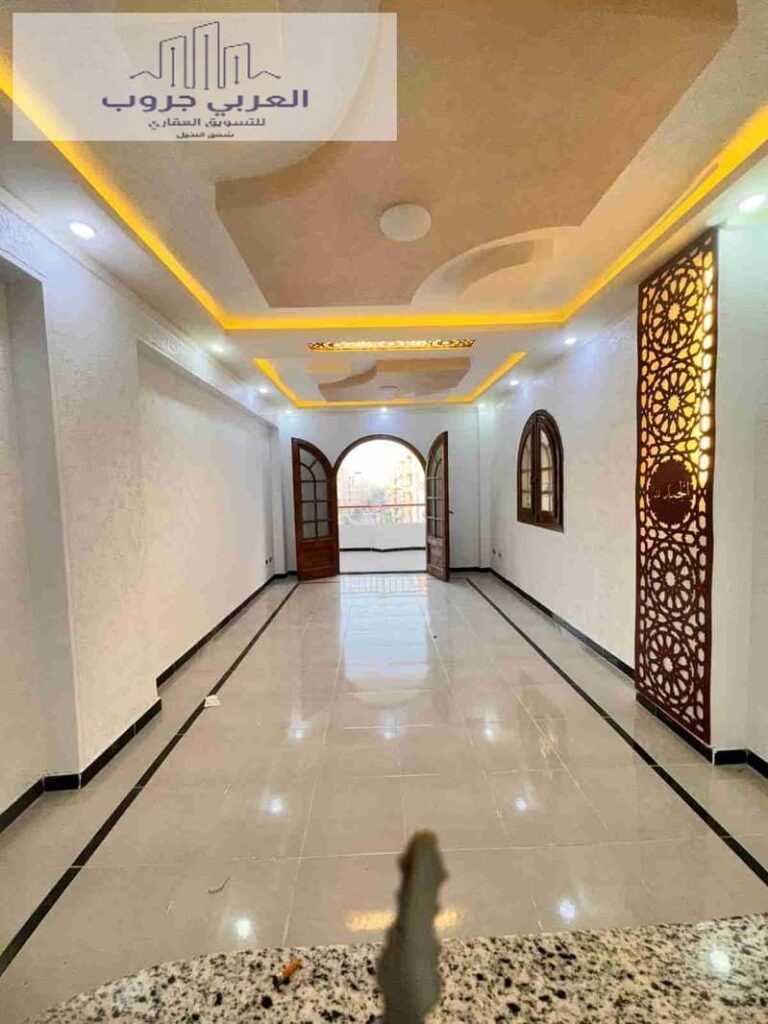 شقه في كيلو 21شاطئ النخيل  خطوات قليلة من البحر الموقع ممتاز شامل الخدمات 0