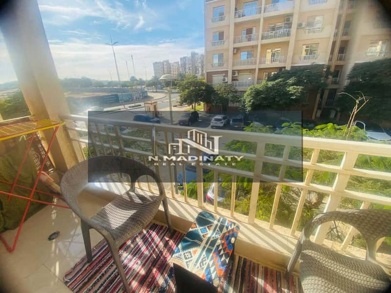 فرصه للبيع في ارقي واميز مراحل مدينتي فيb7 شقه 82 متر التقسيمه 2نوم+1حمام تشطيبات خاصه الفيو جاردن وشارع الدور الاول  موقع ممتاز خطوط من  الخدمات طلعت 0