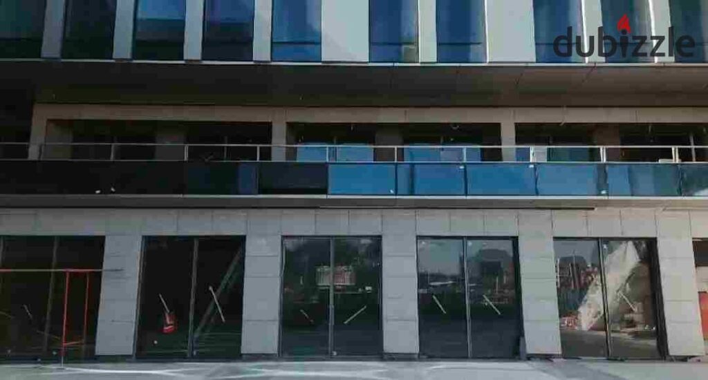 محل للبيع استلام فوري علي التسعين الشمالي سعره بالتقسيط 0