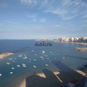 شقة مفروشة فاخرة للإيجار اليومي – ميامي | فيو بحر مباشر استمتع بإقامة راقية على البحر مباشرة المساحة: 200 متر 1,300 ج.م