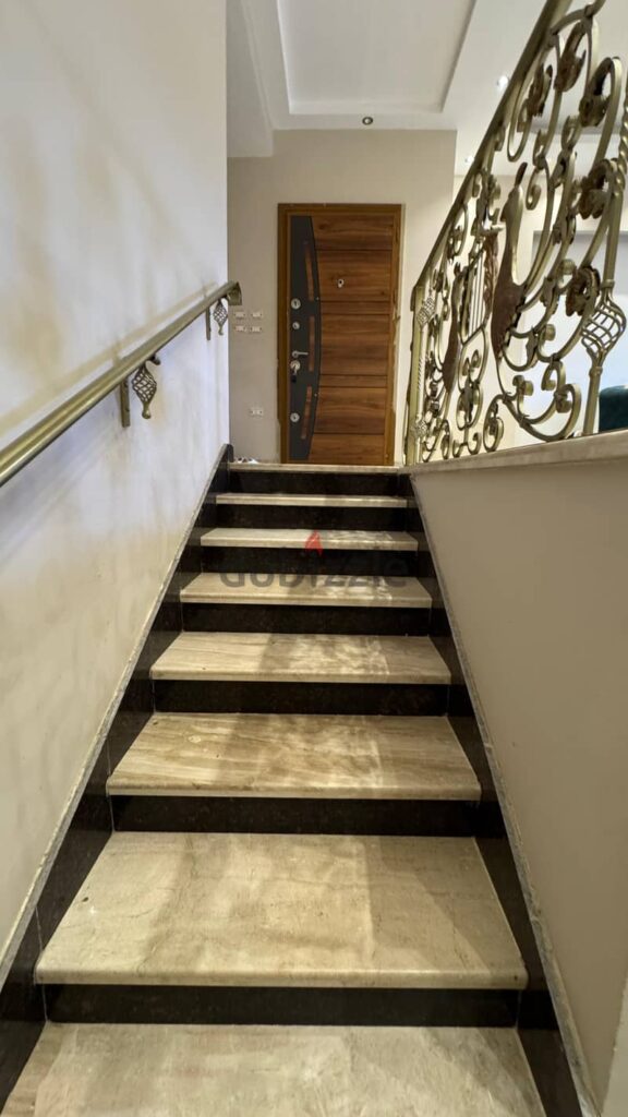 دوبلكس للبيع في النرجس ٨ - ڤيلات - التجمع الخامس 0