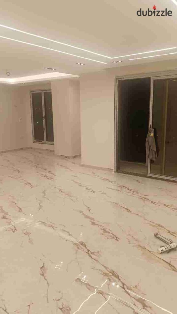 للايجار مكتب اداري في مصر الجديده شارع الثوره الرئيسي مساحه 200 0