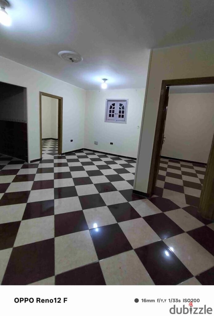 شقة قانون جديد للايجار عرب المعادي 3 غرف نوم و حمام تشطيب سوبر لوكس دور رابع سلم 0