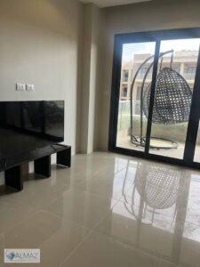 *شقة فاضيه للايجار في كمبوند ذا ادريس ايست في التجمع الخامس*قريب من شارع التسعين الجنوبي سهولة الوصول لمحور محمد نجيب والطريق الدائري قريب من كايرو في 25,000 ج.م