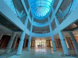 للايجار محل يصلح معرض سجاد مجهز بالتكييفات في الشيخ زايد الحي 16 امام مول مزار مباشرة 33,600 ج.م