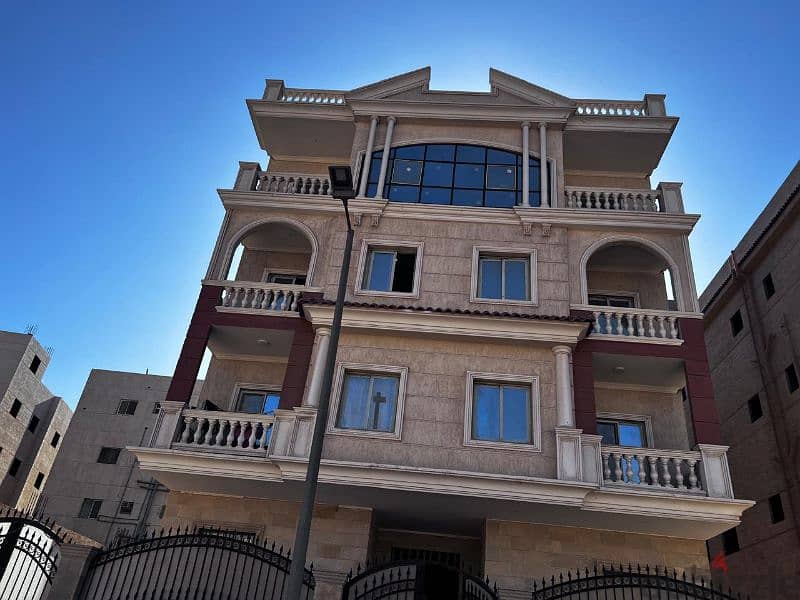 شقه بالحى المتميز أمام العاصمه مباشرا 140م تشطيب سوبر لوكس 0