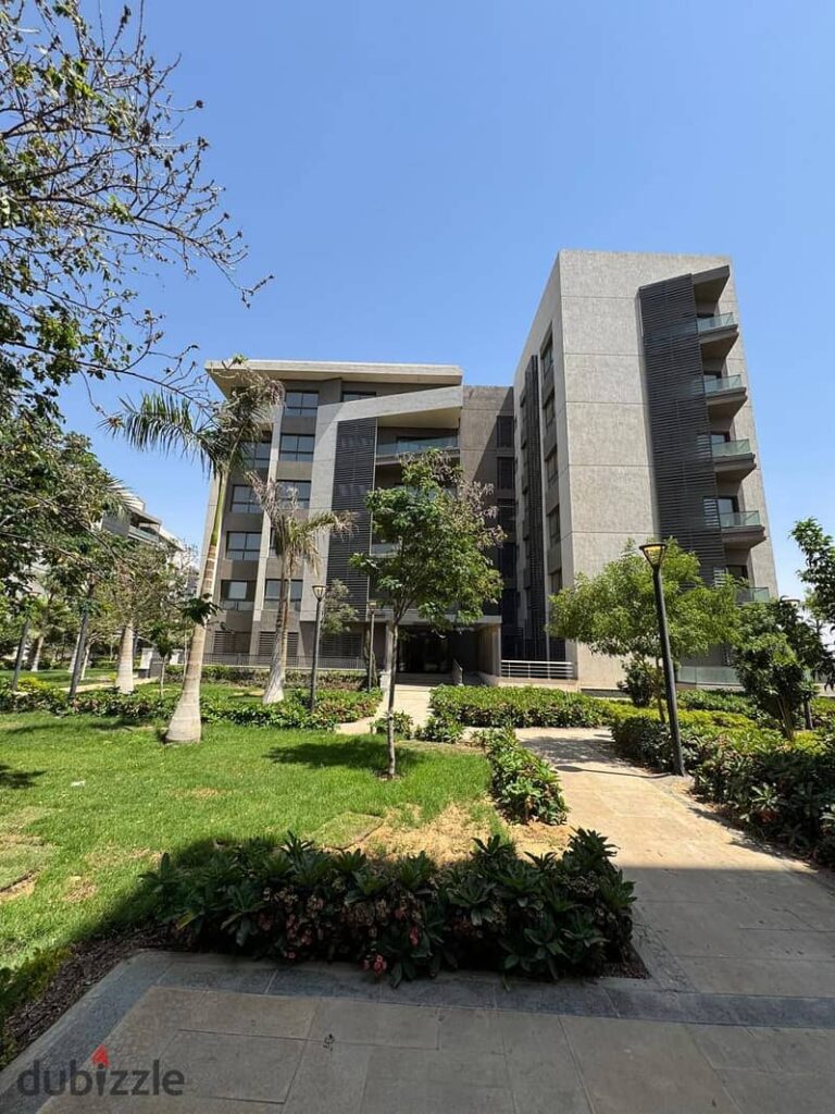 شقه للايجار اول سكن تشطيب ممتاز مساحة 150م فيو النادى فى مدينتى بسعر لقطه 0