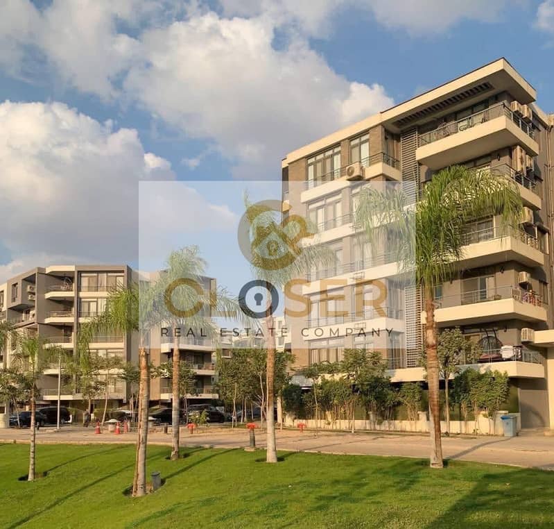 اخر شقة غرفتين للبيع في تاج سيتي علي طريق السويس بمقدم 1M 0