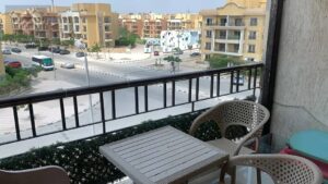 ادفع 4.200. 000 لشقة متشطبة للبيع في كمبوند الخمايل ، بتقسيمه ( 3 غرف نوم ، حمام ، ريسبشن ، مطبخ ), تشطيب مميز وجاهزة للسكن الفوري بموقع حيوي. 4,200,000 ج.م