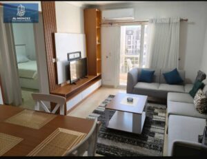 شقة مميزه للإيجار في مدينتي مفروشة بالكامل تشطيبات ألترا سوبر لوكس أول سكن وقريبة من إيست هاب وآل سيزونز بارك وجميع الخدمات. 25,000 ج.م