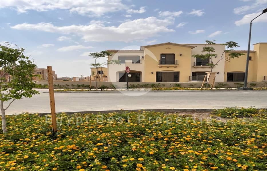 اخر تاون هاوس كورنر في موقع مييز فيو مساحات خضراء 0