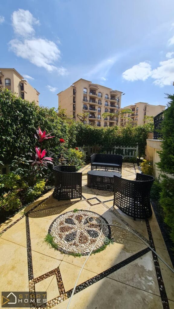 شقه مميزه للايجار المفروش _ لمحبين الارضي بجاردن - تشطيبات خاصة - فرش مميز - خطوات من افينيو مول وبوابه 23 - 24 0