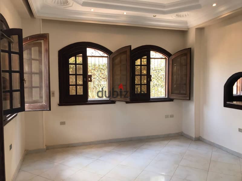 التجمع الخامس تسعين الشمالي امام مستشفي الجوي 0