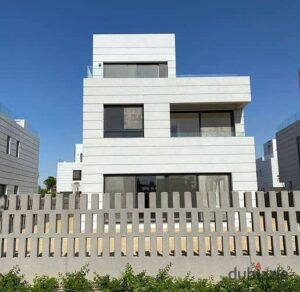 لسرعة البيع فيلا مستقلة استاندالوان 440م متشطبة بالكامل استلام فوري جاهزه علي السكن بكمبوند البروج بالشروق (( جاهزة )) 20,000,000 ج.م