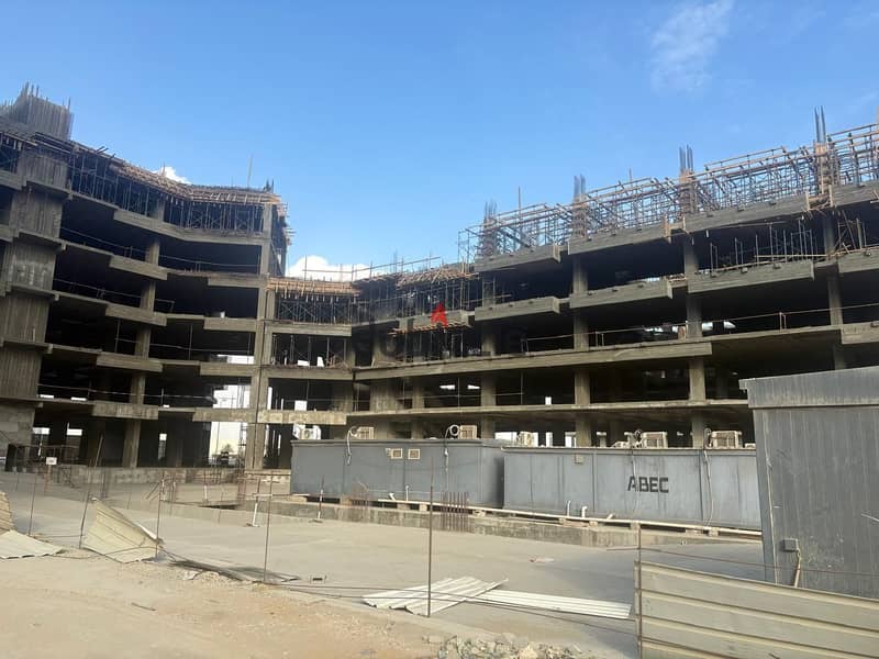 للبيع مكتب ادارى فى اقوى لوكيشن بالحى المالى ف العاصمه الاداريه بمقدم يبدأ من 5% 0